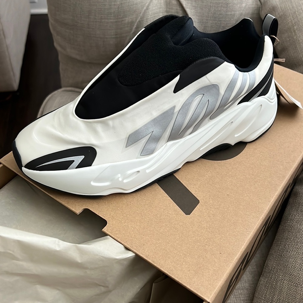 Yeezy 700 MNVN brand new with box